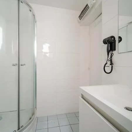 Cozy In Voltaire - V *