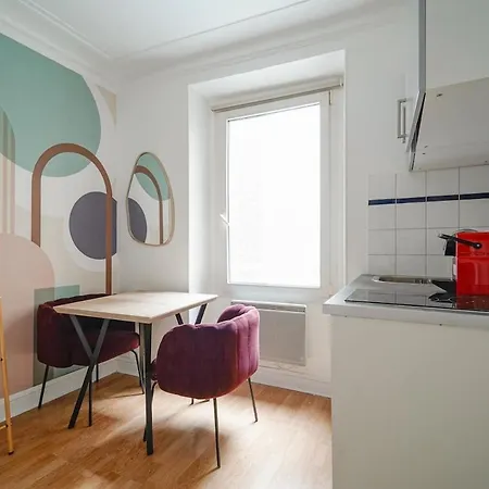 Cozy In Voltaire - V Париж