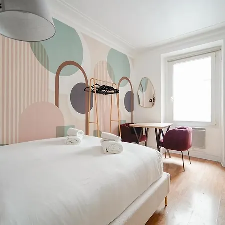 Cozy In Voltaire - V